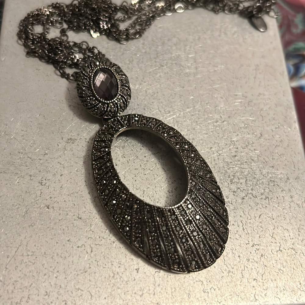 Gorgeous graphics colored necklace with gemstones